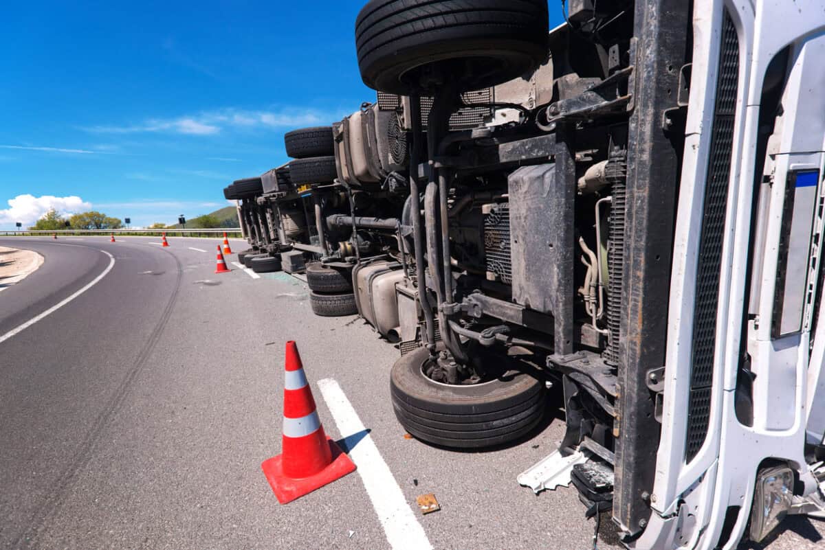 truck-accident-overturn-rollover-loop-410-san-antonio-undercarriag